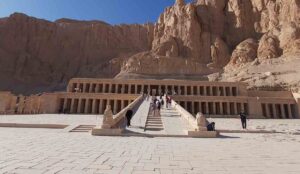 Day Tour to Luxor West: Explore Pharaoh's Secrets!